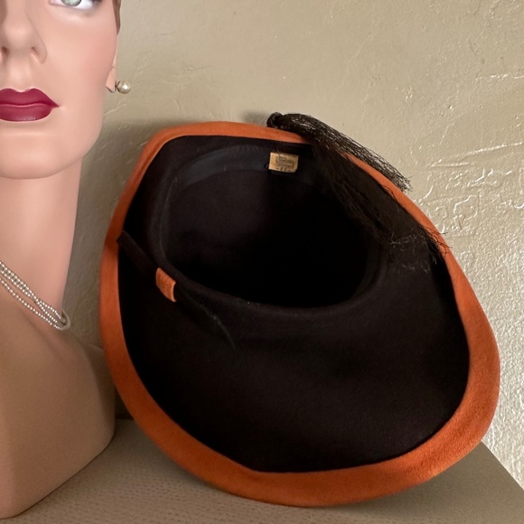 ASTOUNDING 1940s\' BROWN FELT WIDE BRIM FEDORA WITH ORANGE FELT EDGING. main image 13